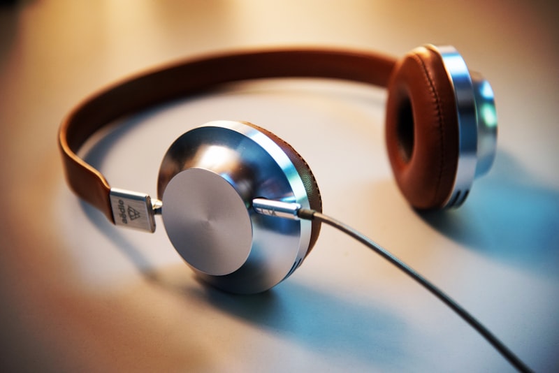 AirPods Pro 3 vs Sony WH-1000XM6: Which Should You Buy?