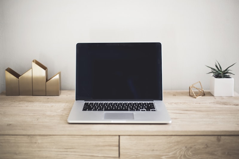 Windows Laptop vs MacBook in 2025: An Honest Head-to-Head
