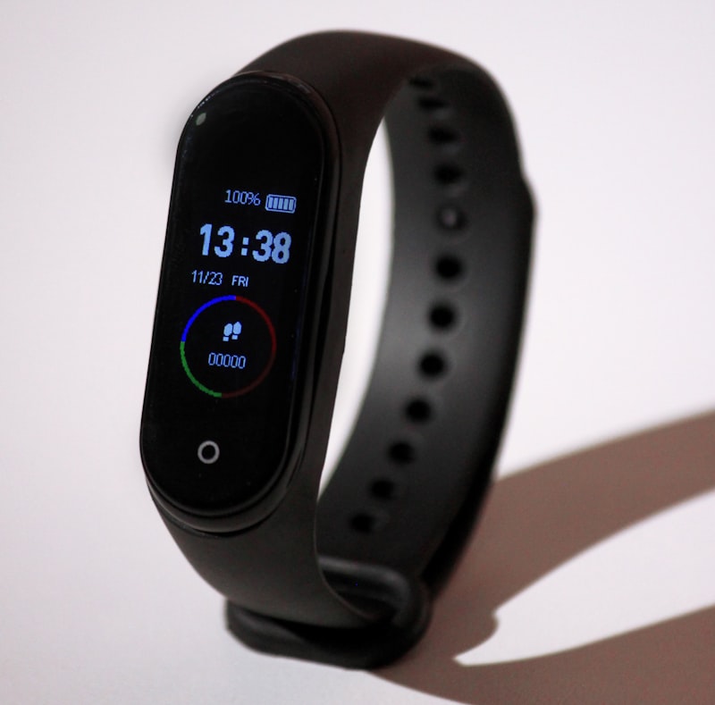 Fitness Tracker vs Smartwatch: Which One Do You Actually Need?